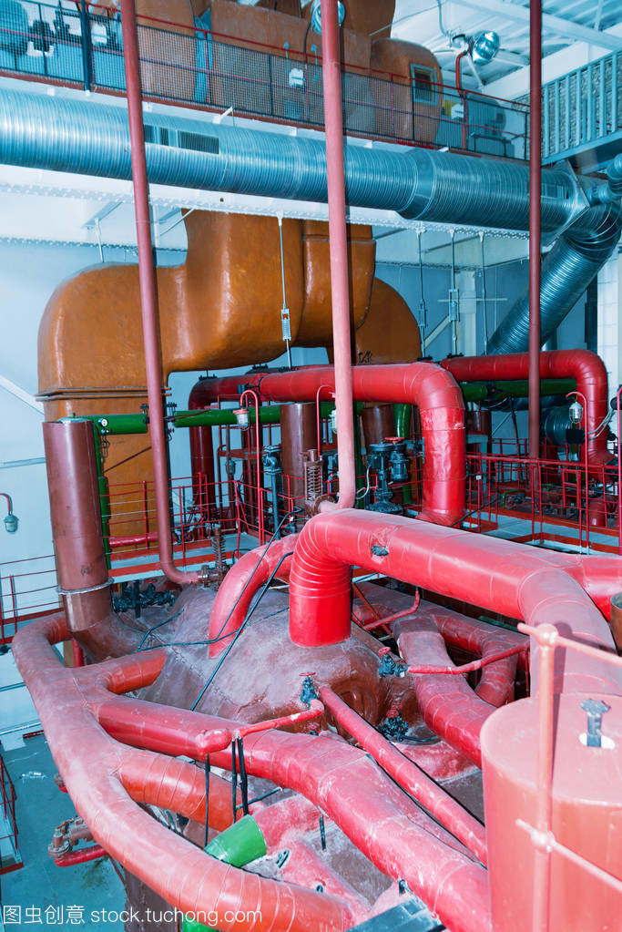 電廠設備與管道的協同 能源生產的血脈與骨骼